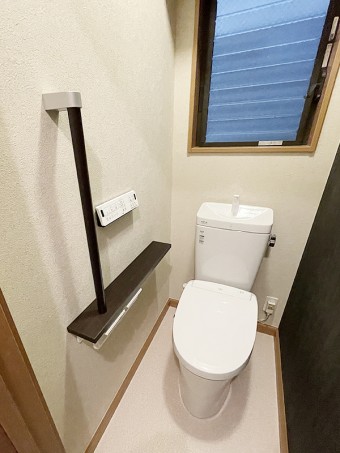 心強い手すりも新しくシンプルで安心のトイレに 品川区K様邸 心強い手すりも新しくシンプルで安心のトイレに 品川区K様邸